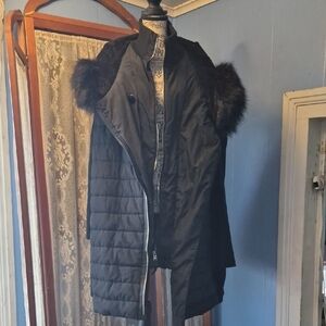 Elegant Black Women's Puffer Coat with Fur Trim